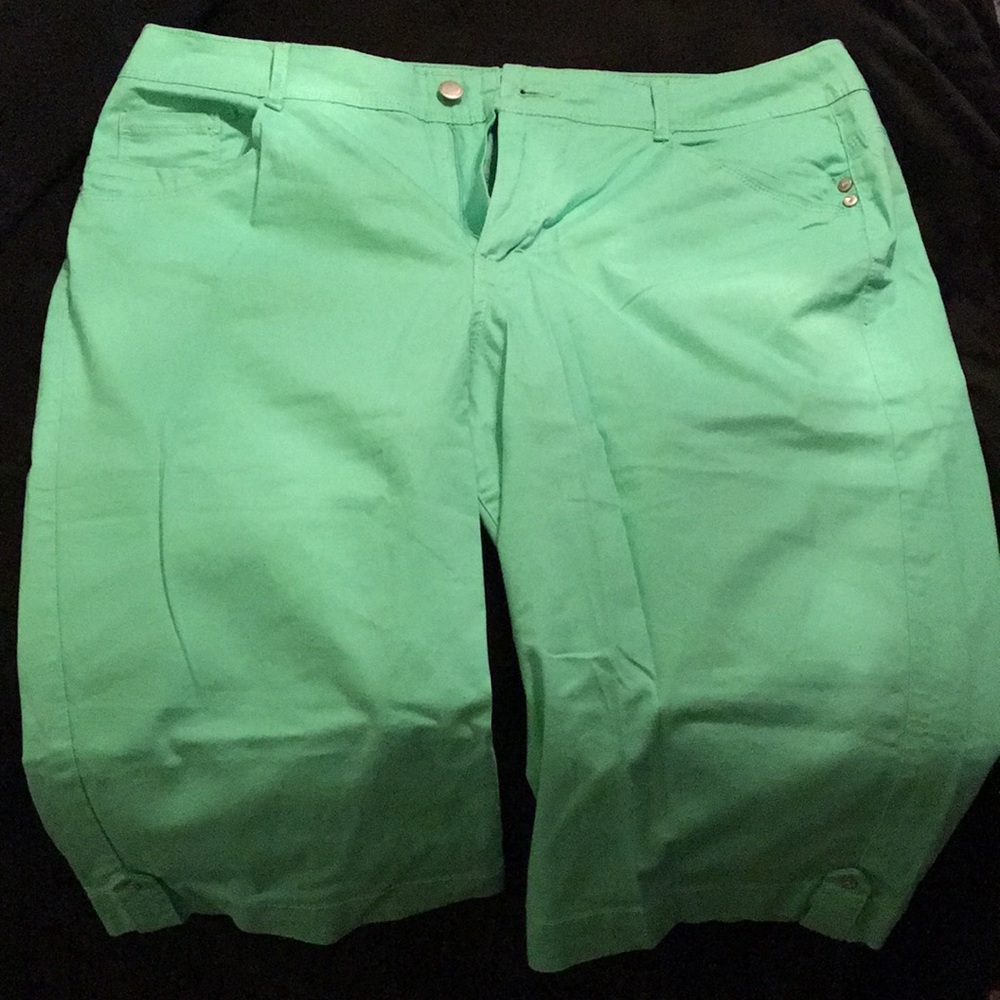 🐠🍹 Perfect capris for summertime!